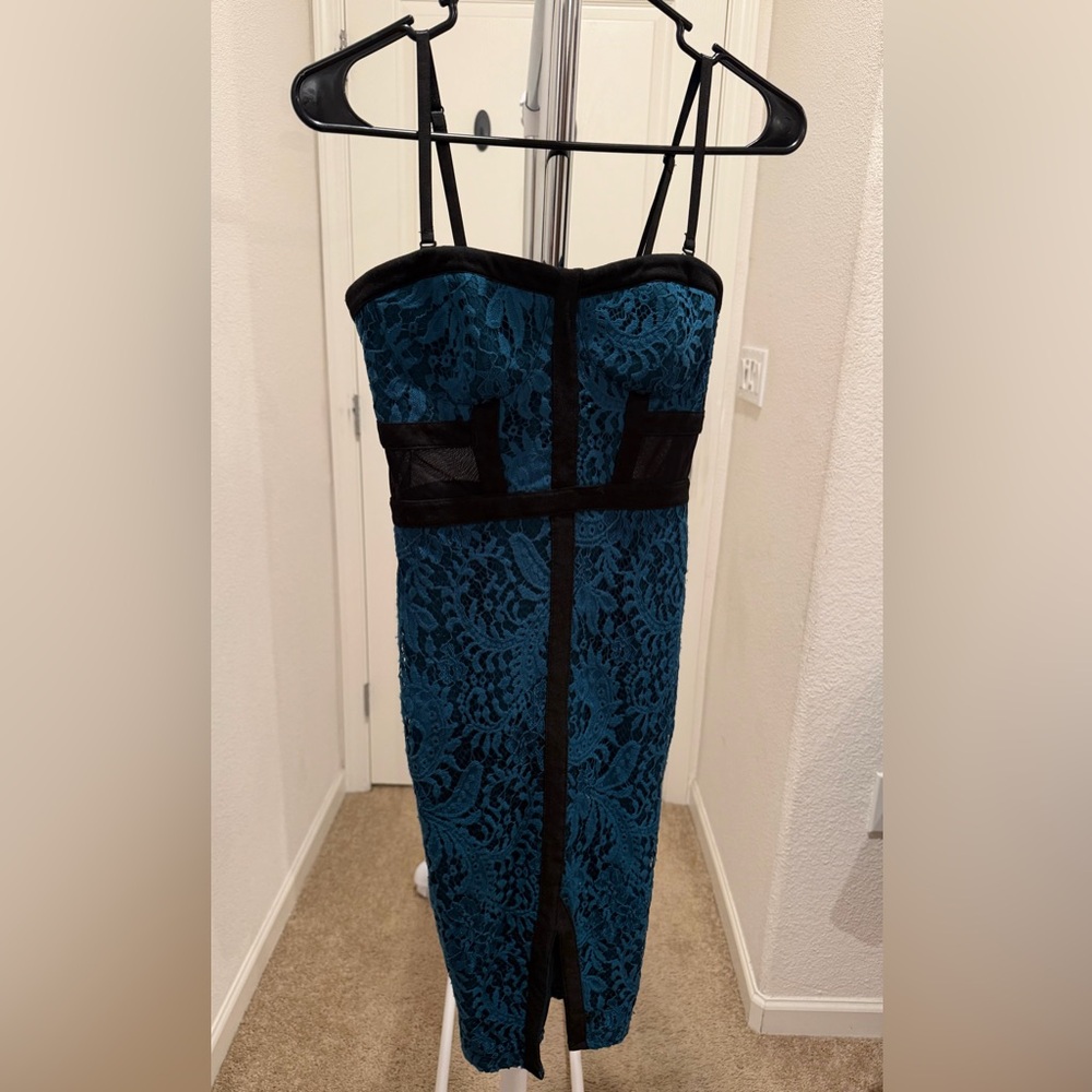 “Pre-Owned” Elegant Lace Dress in Blue and Black sizeS